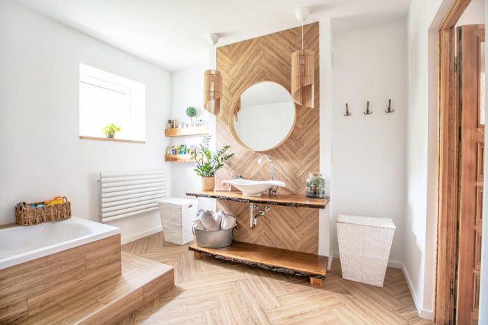 Badezimmer in Holzoptik