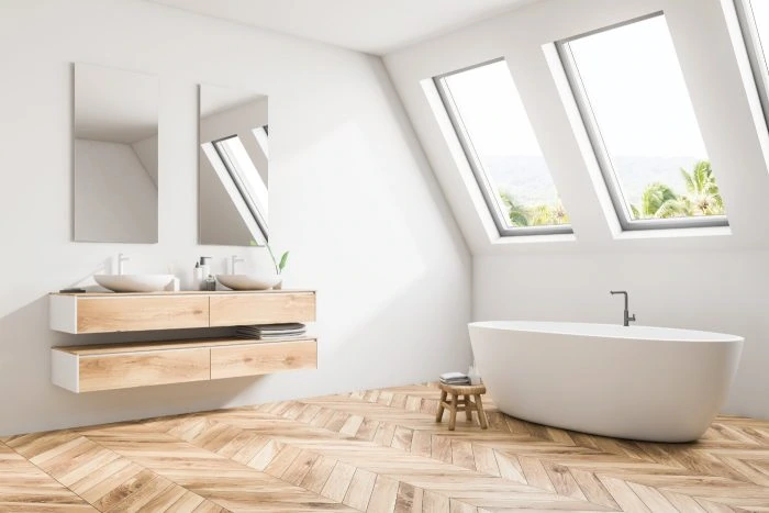 Bad mit Dachschräge – Tipps & Gestaltungsideen für das Dachgeschoss 24 Badezimmer mit Dachschraege und Holzboden