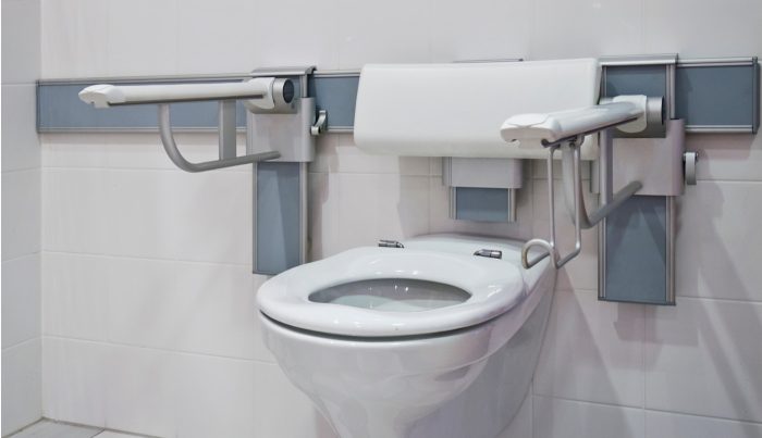Die ideale WC Höhe bestimmen: DIN-Maße für die richtige Toilettenhöhe 13 Barrierefreie Toilette mit Haltegriffen