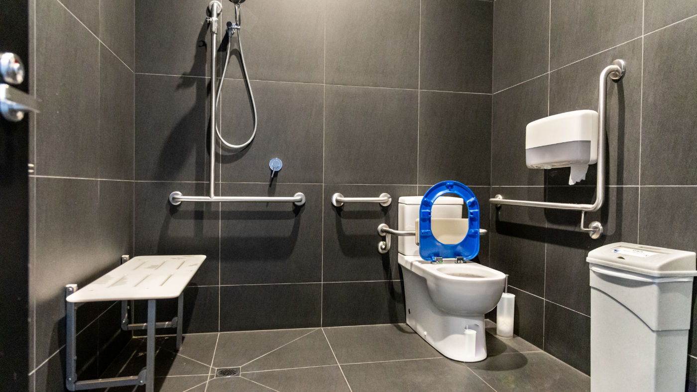 Behinderten-WC: Maße, DIN-Norm & Tipps