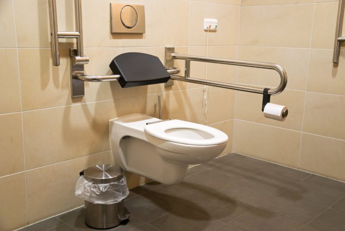 Behinderten-WC: Maße, DIN-Norm & Tipps 11 Behindertengerechtes WC mit Wandtoilette 1