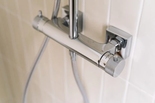 Duscharmatur-Höhe: Tipps für die perfekte Installation im Bad 10 Duscharmatur mit Temperaturregler