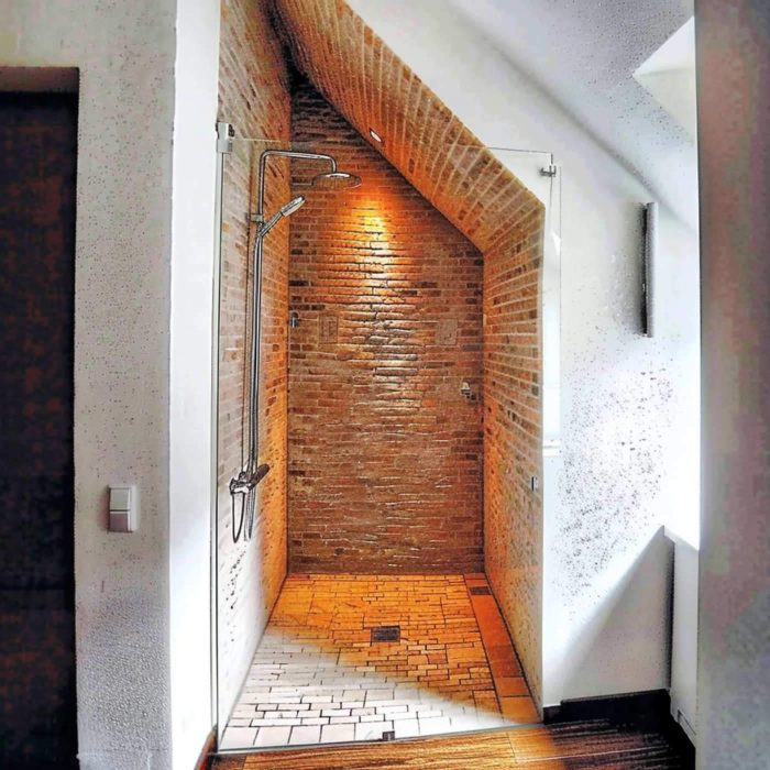 Dusche unter Dachschraege