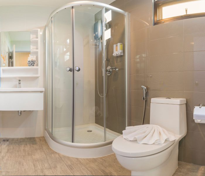 Eck-Duschkabine im Badezimmer