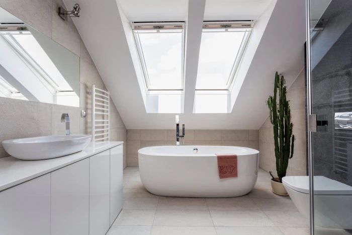 Bad mit Dachschräge – Tipps & Gestaltungsideen für das Dachgeschoss 28 Freistehende Badewanne unter Dachschraege 2