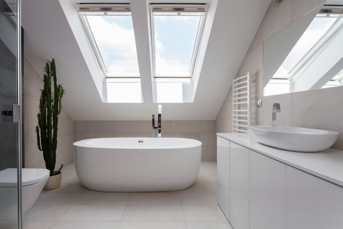 Badewanne unter Dachschräge: Platzsparende Ideen 9 Frei stehende Badewanne unter Dachschräge