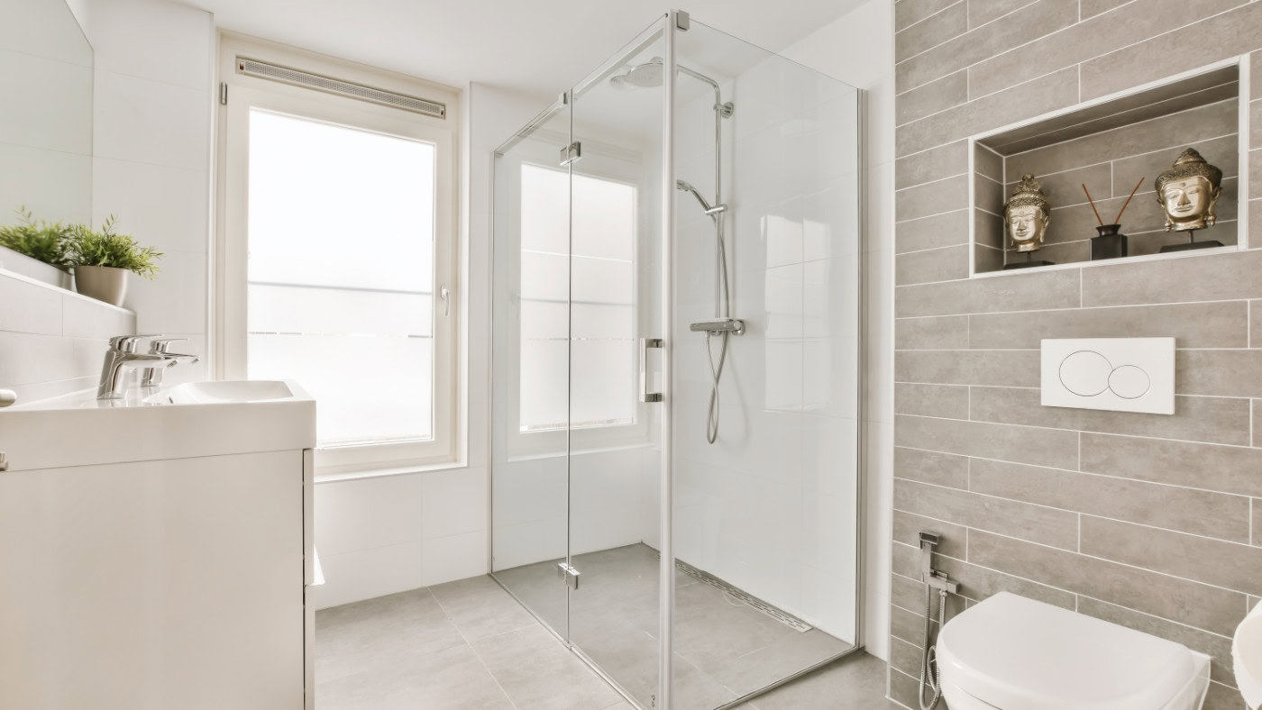 Glastür im Badezimmer: Vor- und Nachteile & Tipps zum Kauf 5 Glastür im Badezimmer: Vor- und Nachteile & Tipps zum Kauf