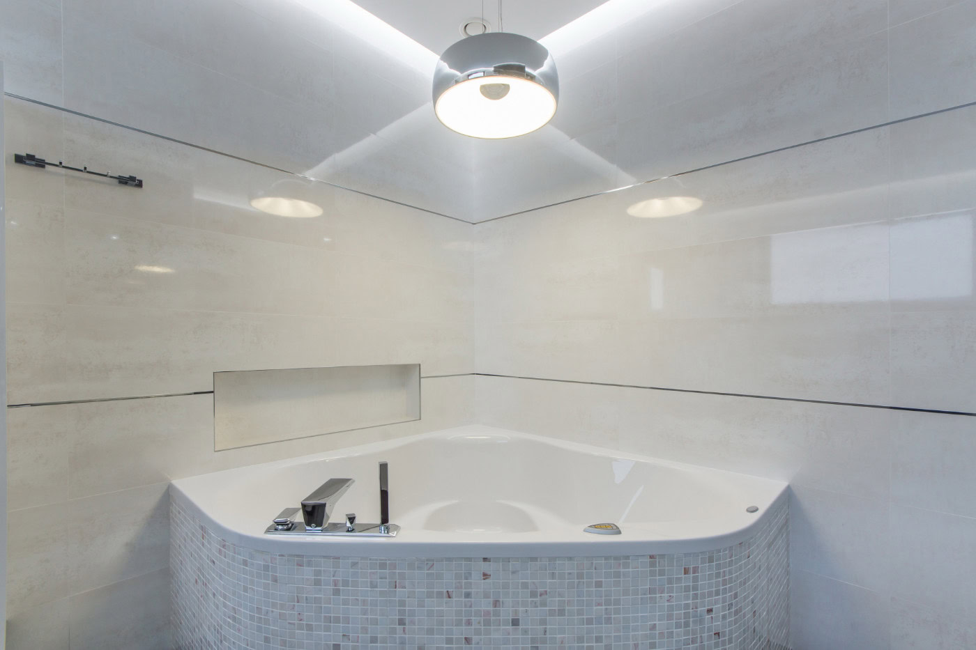 Badewanne-Maße: Welche Größe passt in Ihr Badezimmer? 17 Badewanne-Maße: Welche Größe passt in Ihr Badezimmer?