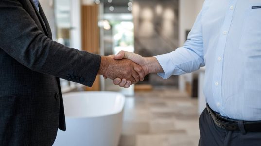 Handschlag Kunde von Badsanieren24 Handschlag Kunde von Badsanieren24