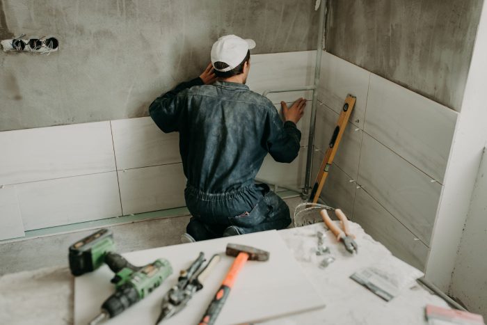 Kleines Bad renovieren: Die besten Tipps für mehr Platz 15 Eine typische Badrenovierung eines Kleinbads dauert zwei bis drei Wochen