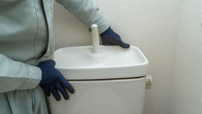 Japanische Toilette mit Handwaschbecken