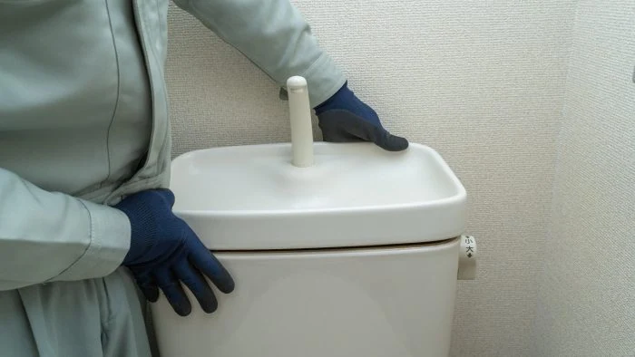 Toiletten-Arten: Die besten WC-Modelle für mehr Komfort 17 Japanische Toilette mit Handwaschbecken