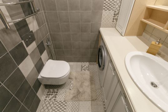 Bei wenig Platz gegenüber kann eine vekürzte Toilette sinnvoll sein