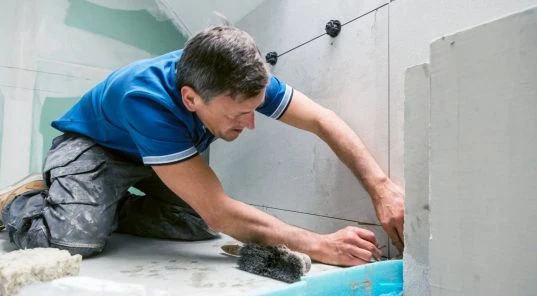 Badezimmer-Trockenbau-Ideen vom Profi: mehr Stil und Funktionalität 22 Lücken abdichten und versiegeln