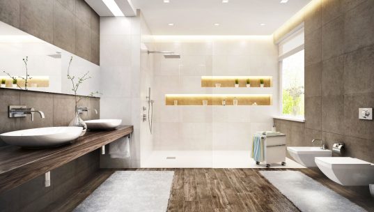 Bodenebene Duschwannen sind auch im Luxusbad eine gute Option