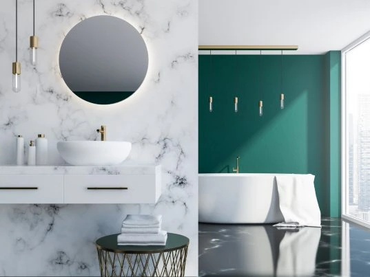 Luxusbadezimmer mit Marmor