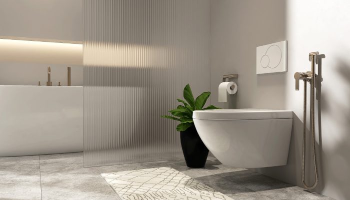 Modernes Wand WC in Luxusbadezimmer