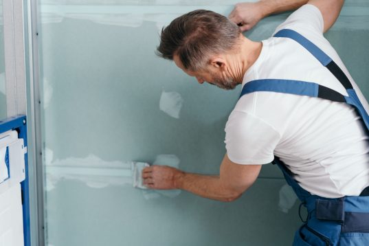 Nach der Installation erfolgt noch eine Abdichtung