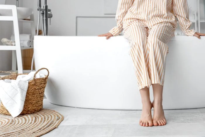 Heizung im Bad – die beste Heizung für Ihr Badezimmer 10 Nackte Fuesse auf warmem Fussboden
