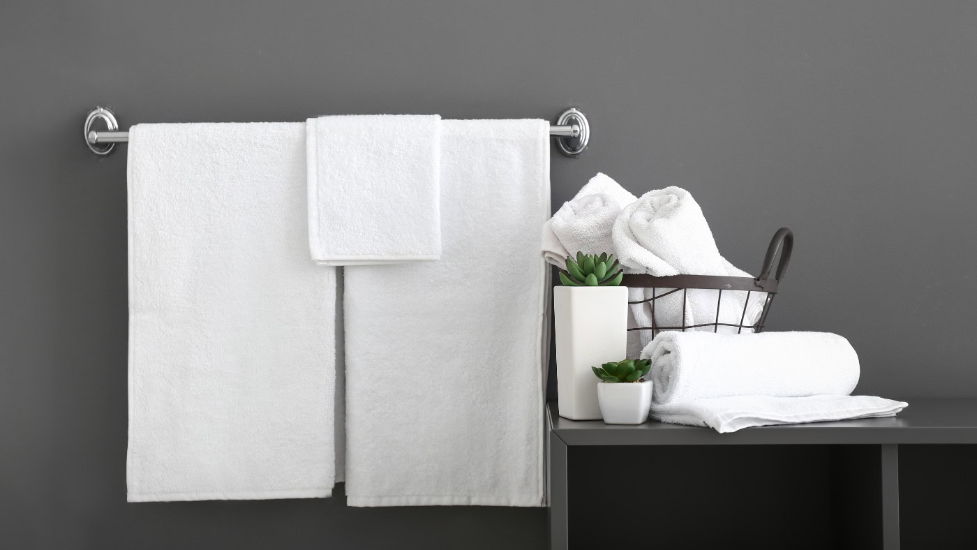 Nasse Handtücher im Bad aufhängen: Praktische Tipps für mehr Hygiene