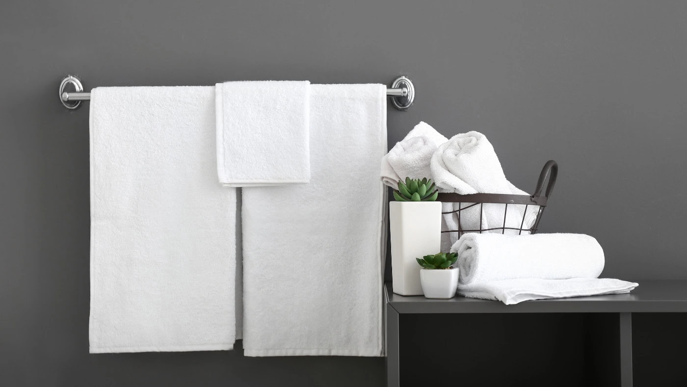 Nasse Handtücher im Bad aufhängen: Praktische Tipps für mehr Hygiene 6 Nasse Handtücher im Bad aufhängen: Praktische Tipps für mehr Hygiene