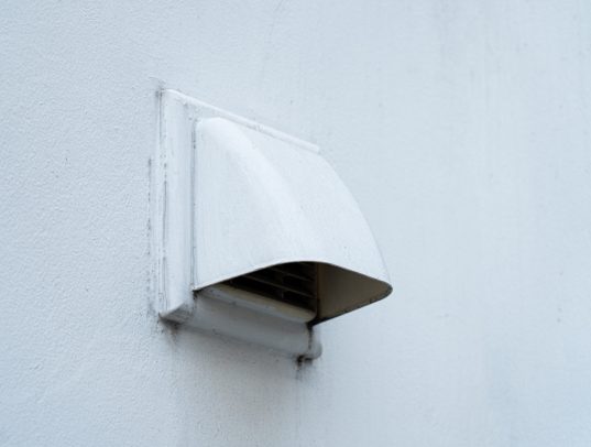 Lüftung im Bad ohne Fenster – So verhindern Sie Schimmelbildung 11 Öffnung zur Abluft an Aussenwand