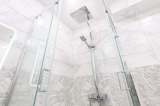 Duscharmatur-Höhe: Tipps für die perfekte Installation im Bad 12 Regendusche & Handbrause im Set