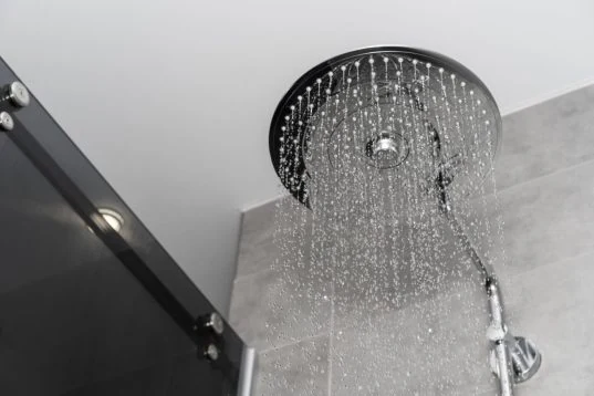 Duscharmatur-Höhe: Tipps für die perfekte Installation im Bad 11 Regenduschen werden immer beliebter