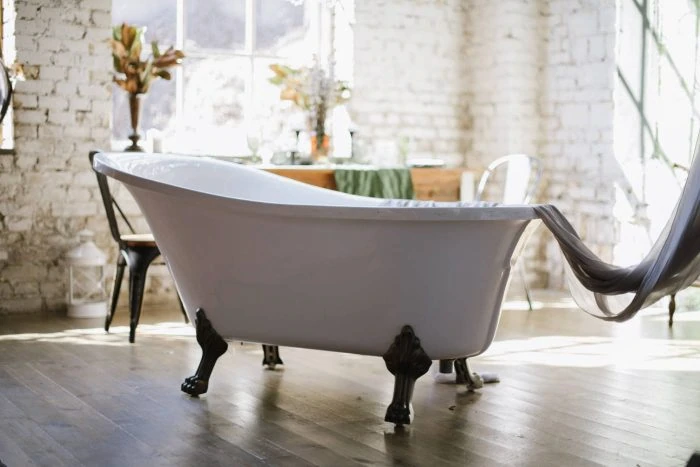 Retro Badezimmer: 5 Elemente für den perfekten Vintage Stil 10 Retro Badewanne freistehend
