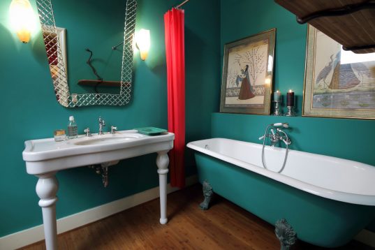 Retro Badezimmer: 5 Elemente für den perfekten Vintage Stil 1 Retro Badezimmer in gruen