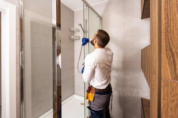 Hotelbadsanierung vom Profi für maximalen Gäste-Komfort 15 Sanitär installiert Duschkabine