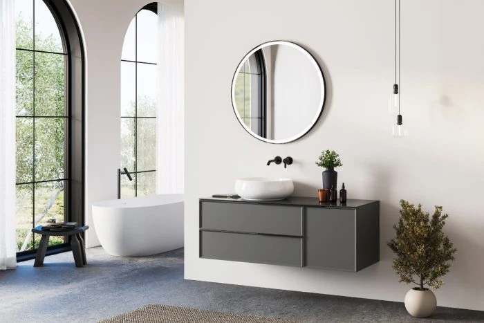 Schwarzes Badezimmer – Moderne Beispiele und Ideen 13 Schwarzer Waschtisch an weisser Wand