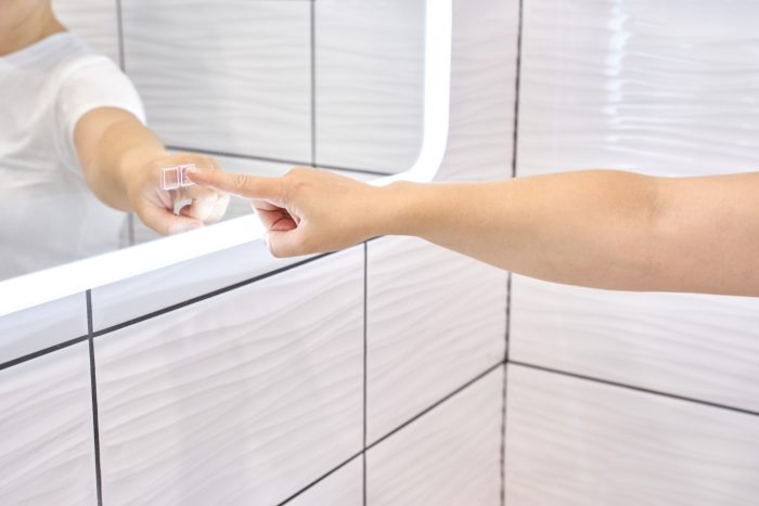 Gäste-WC richtig gestalten – 7 Ideen für eine einladende Atmosphäre 13 Smarter Badezimmerspiegel mit Touch Screen Technologie