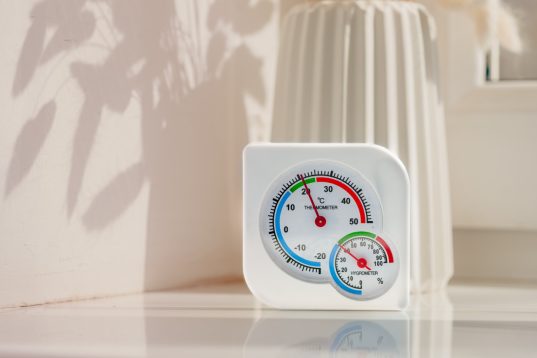 Lüftung im Bad ohne Fenster – So verhindern Sie Schimmelbildung 6 Thermometer mit Hygrometer