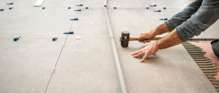 Fliesen Größe für das Bad: Die besten Materialien und Größen 7 Verlegung von Fliesen im Großformat
