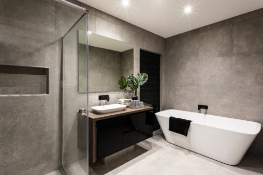 Walk-In-Dusche und Badewanne