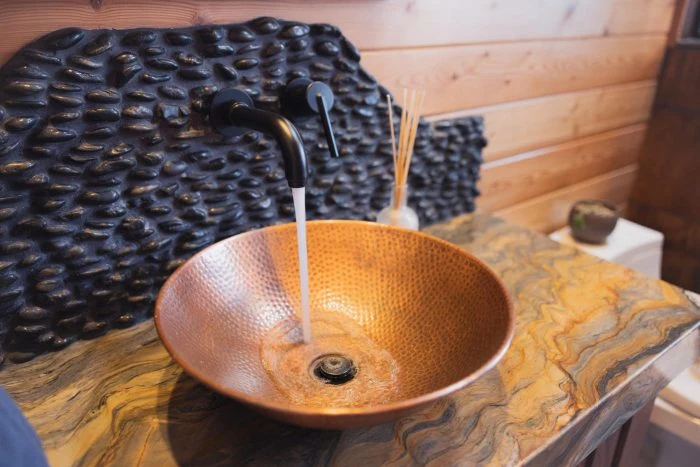 Waschbecken aus Messing