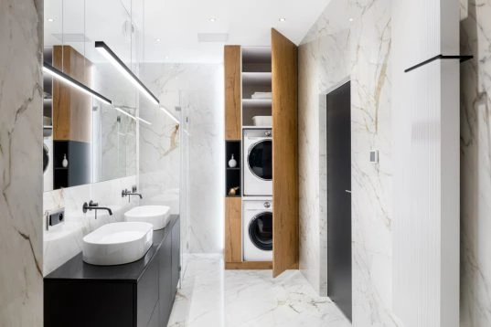 Elegant in einer Nische bzw. im Wandschrank versteckt