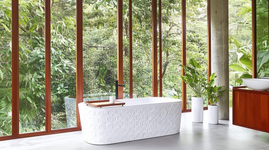 Modernes Baddesign: So wird Ihr Bad zur Wohlfühloase 1 Moderne Design Badewanne in weiß