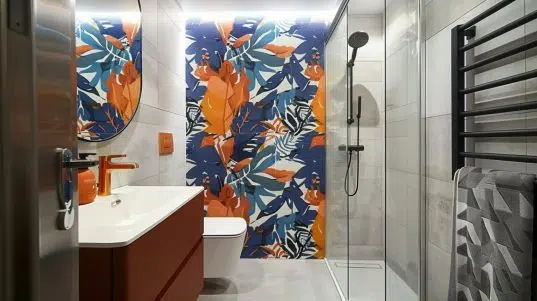 Kleines Bad renovieren: Tipps und Tricks für mehr Platz 1 Kleines Bad in edlem Design in Rottönen